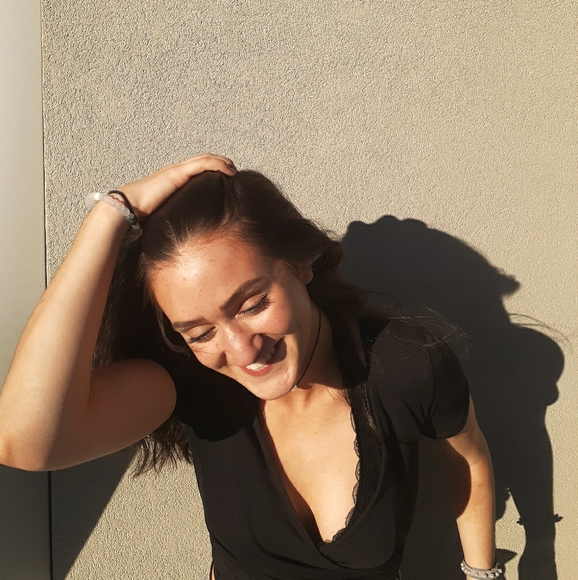 Meet your Posher, Maile - Picture 1 of 1